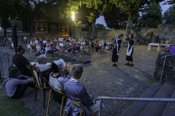 Aufführung Sommer auf dem Burgplatz